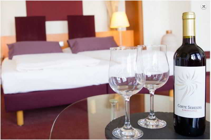 Hotel Am Rhein Весселинг Экстерьер фото