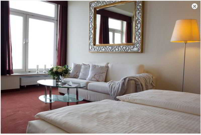 Hotel Am Rhein Весселинг Экстерьер фото