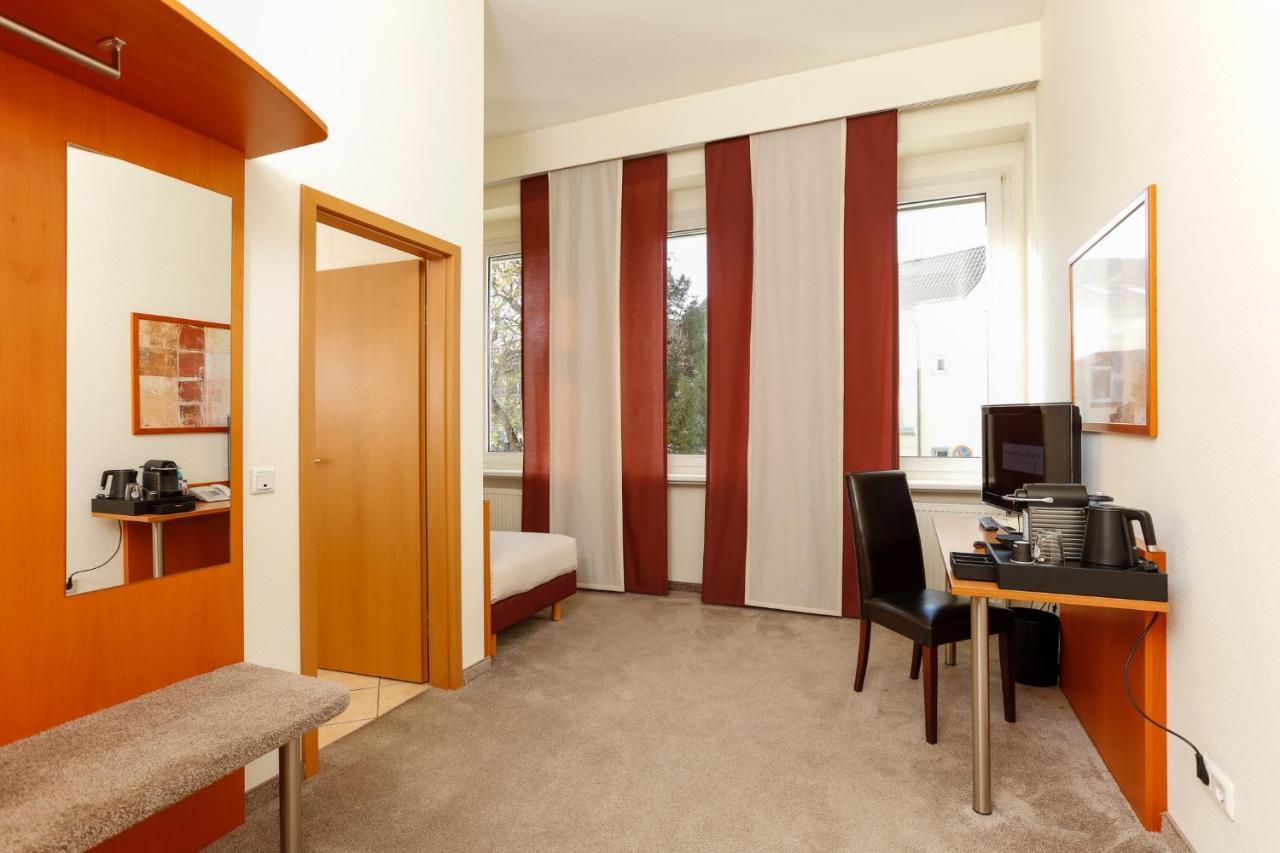 Hotel Am Rhein Весселинг Экстерьер фото
