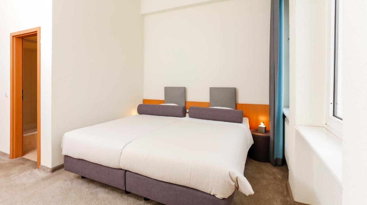 Hotel Am Rhein Весселинг Экстерьер фото