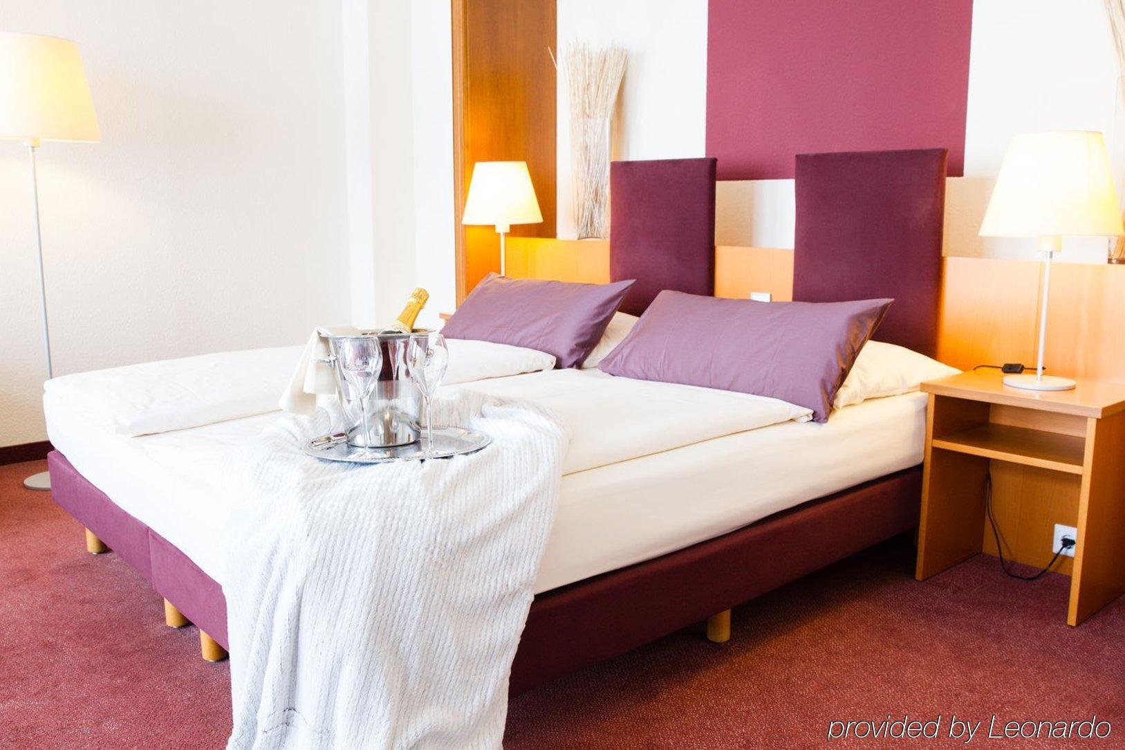 Hotel Am Rhein Весселинг Экстерьер фото