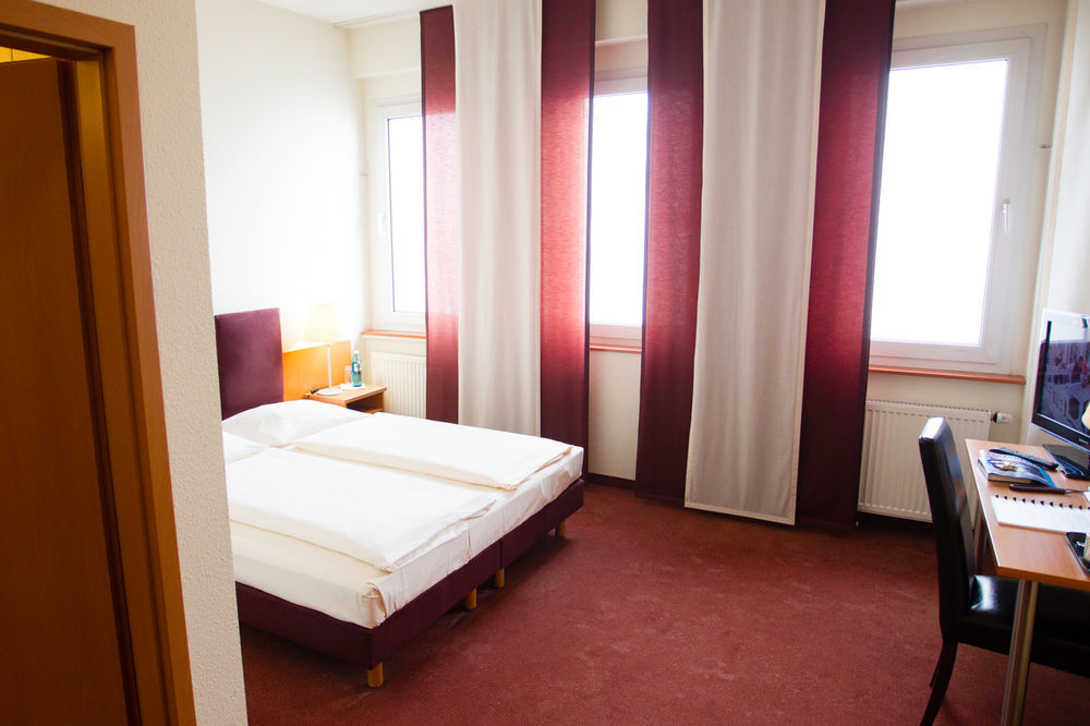 Hotel Am Rhein Весселинг Экстерьер фото